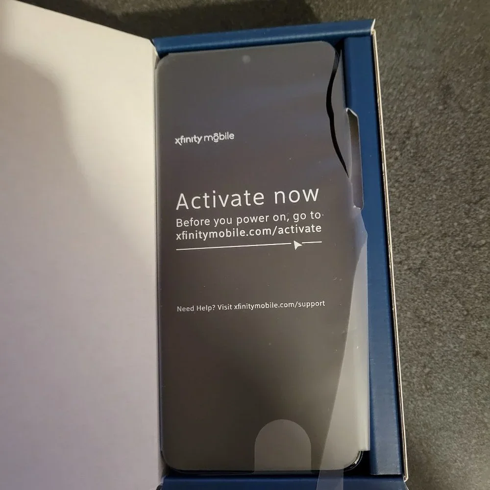 NEW - Moto G Play cell phone - unlocked